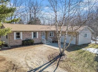 102 Gray Rd, Lapeer, MI 48446