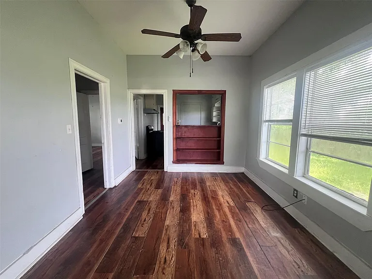 709 S Harrison Ln — Photo 6
