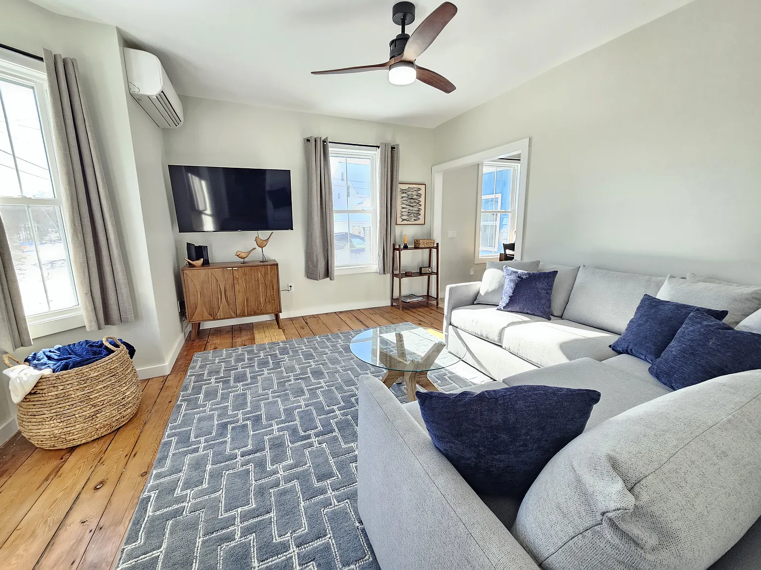 3 bed, $2,000 — Photo 1