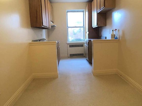 3rd image of 8645 St James Ave APT 1H