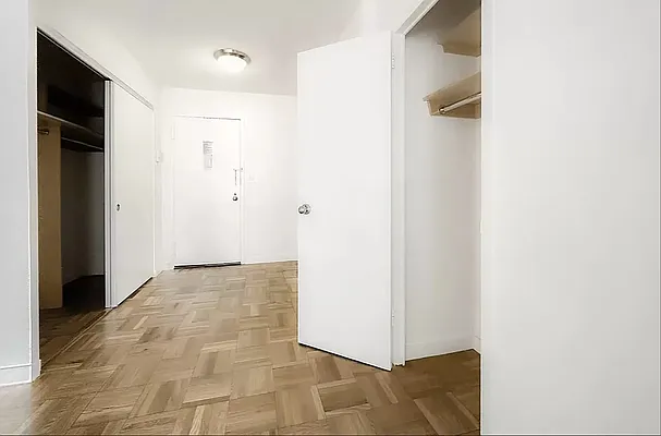 Rented by Manhattan Realty Group | media 8