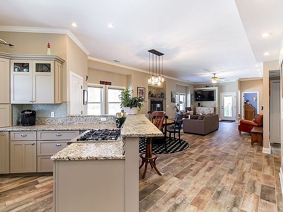 5th image of 123 River Dr