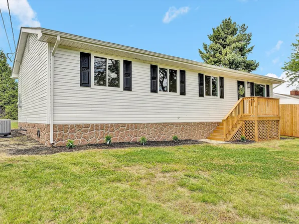 30 Grayson St, Rocky Mount, VA 24151