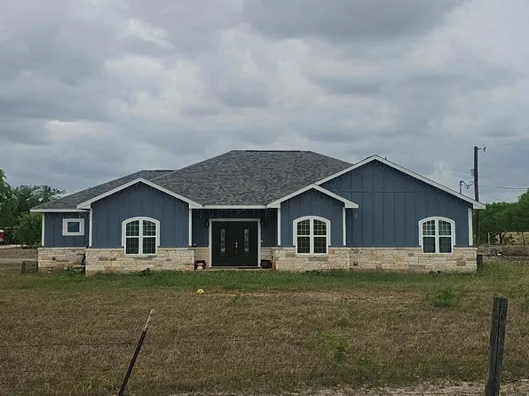 1825 N Graytown Rd, Saint Hedwig, TX 78152
