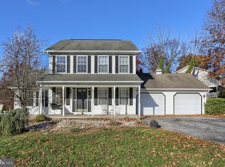 10 N Ben Hogan Dr, Etters, PA 17319