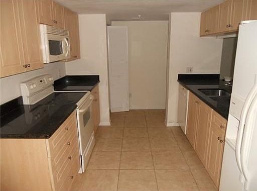 3rd image of 2025 Lavers Cir APT D303