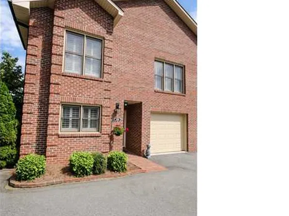 101 Commonwealth Dr, Lincolnton, NC 28092