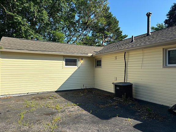 3rd image of 1713 Westwood Dr