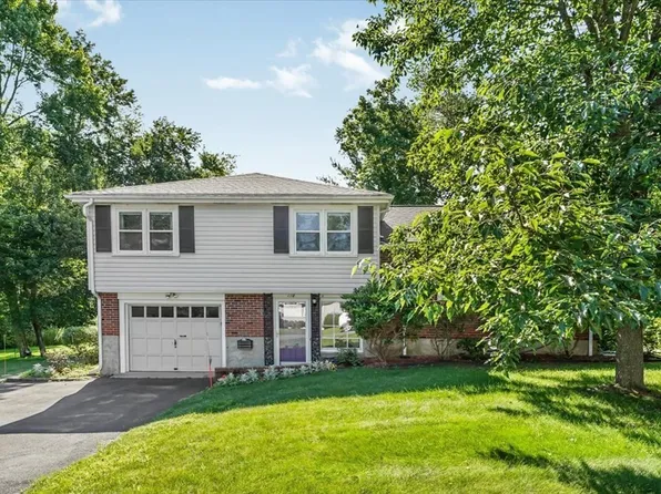 110 Country Ln, Westwood, MA 02090