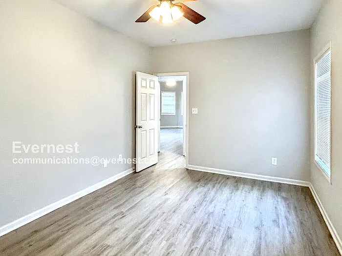 295 Sterling St SE — Photo 10