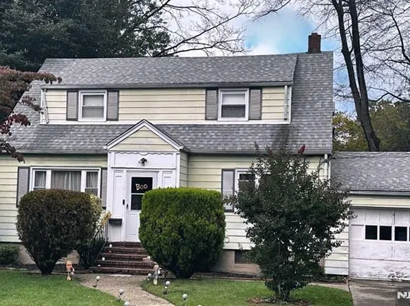 41 Irvington Rd, Teaneck, NJ 07666