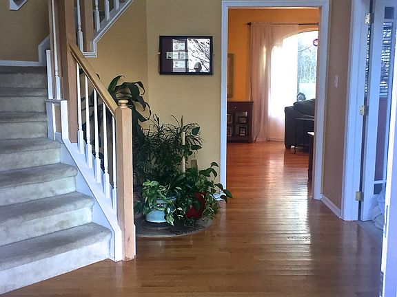 Grand Foyer! 18ft ceiling
