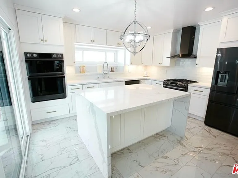 1040 N Crescent Heights Blvd — Photo 4