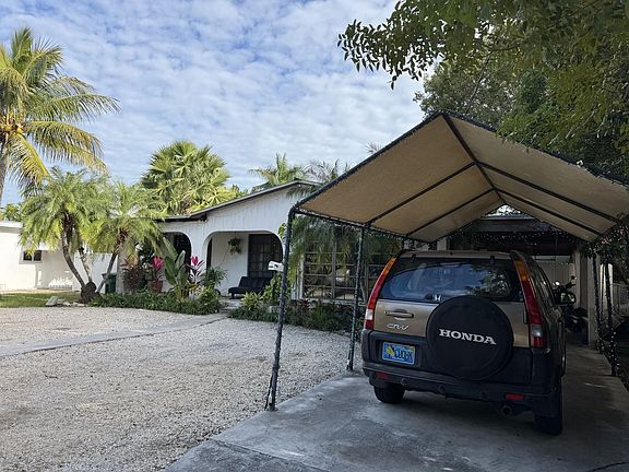 4th image of 1610 Laird St