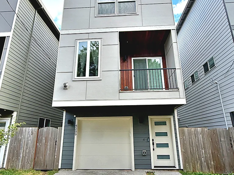 4209 SE 80th Ave — Photo 1