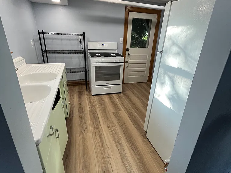309 Brockway Ave — Photo 2