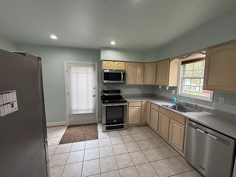 511 Simpson St #A — Photo 6