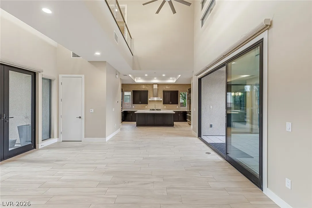 4 bed, 4.5 bath, 4172 sqft, $12,500 — Photo 4