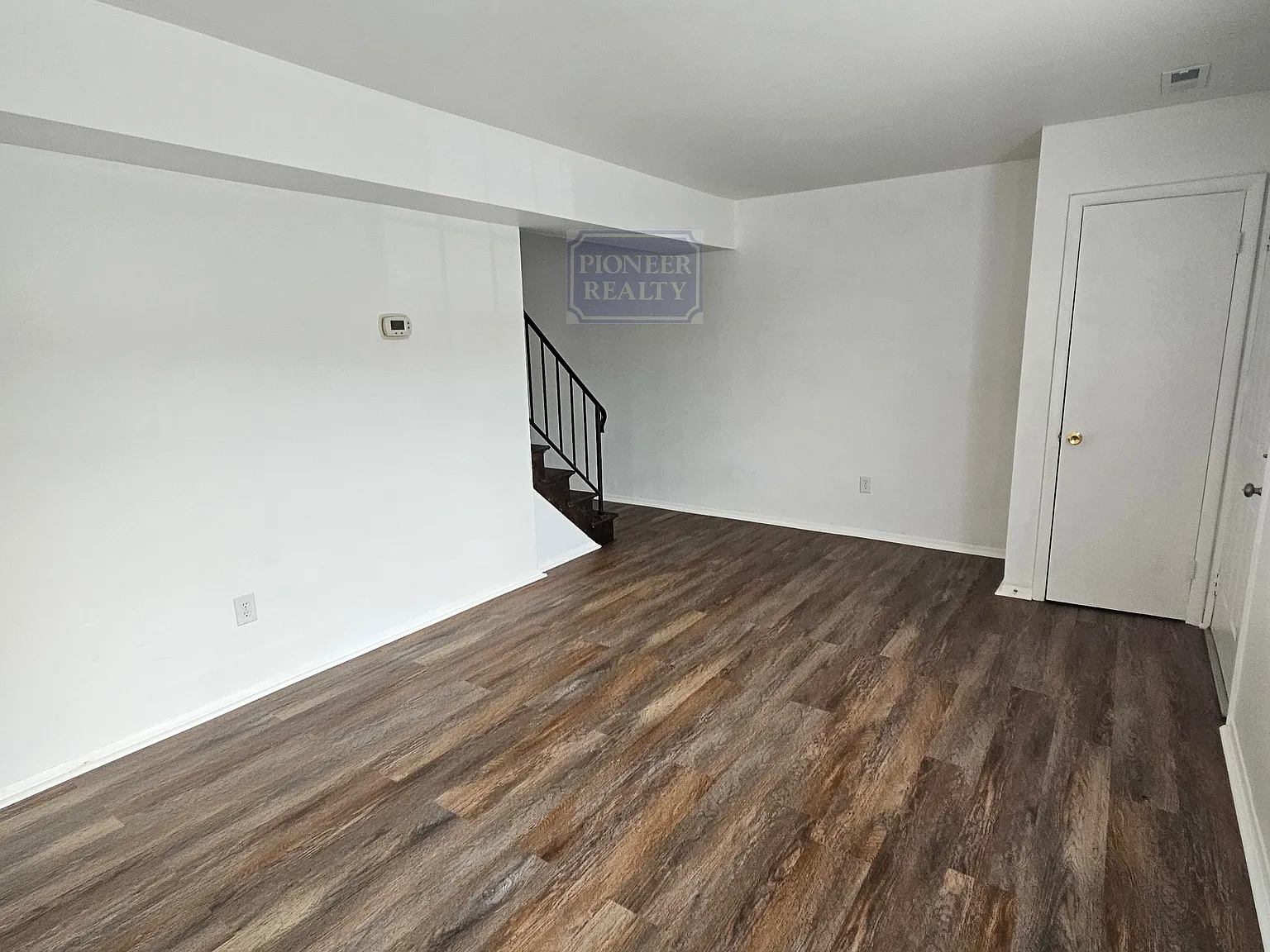 427 Roxana Rd - 1 — Photo 2