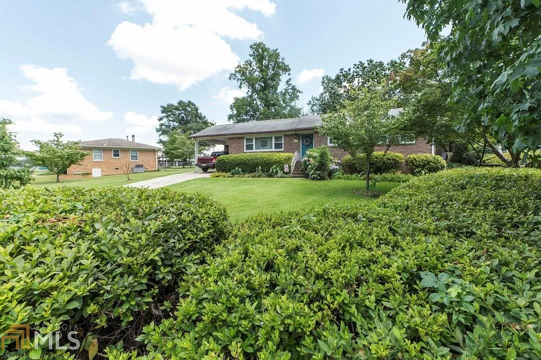 303 Orchard Ln photo 1