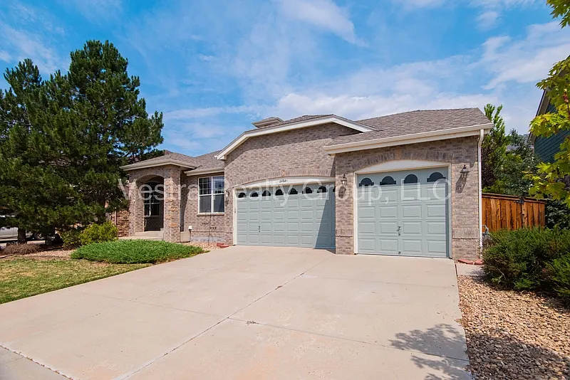 3 bed, 2.5 bath, 2325 sqft, $2,995 — Photo 3