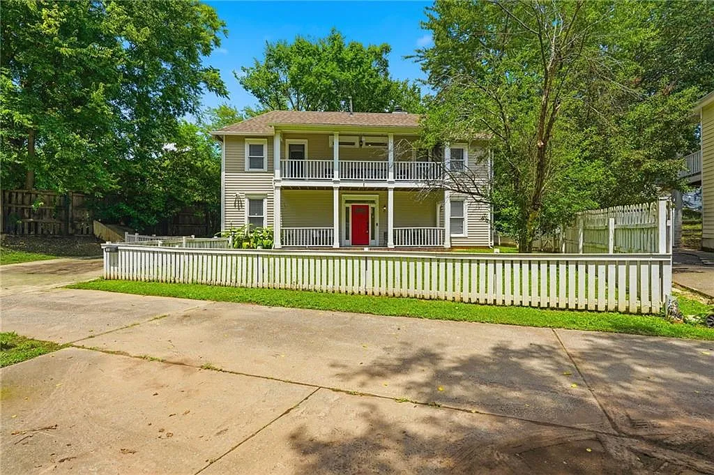 2 bed, 2.5 bath, 1264 sqft, $2,600 — Photo 1