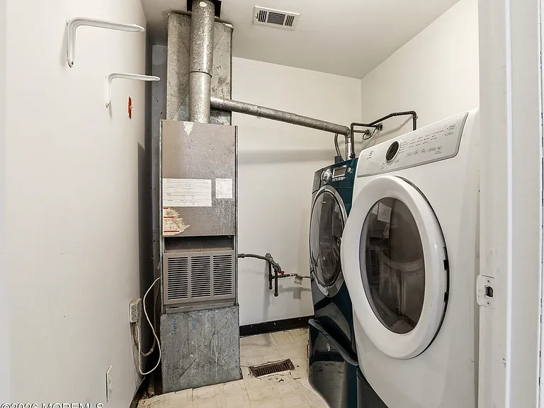 1305 Marshall St — Photo 16