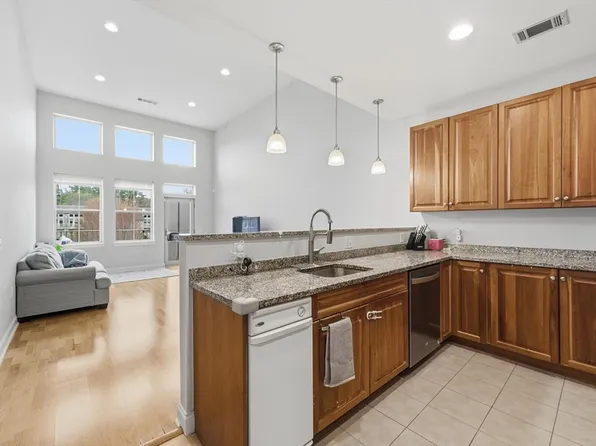 3 Harvest Dr #310, North Andover, MA 01845