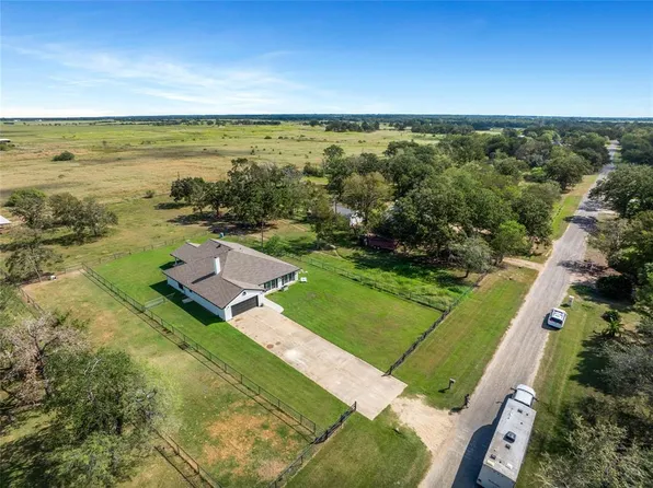 67 Windmill Dr, Hempstead, TX 77445