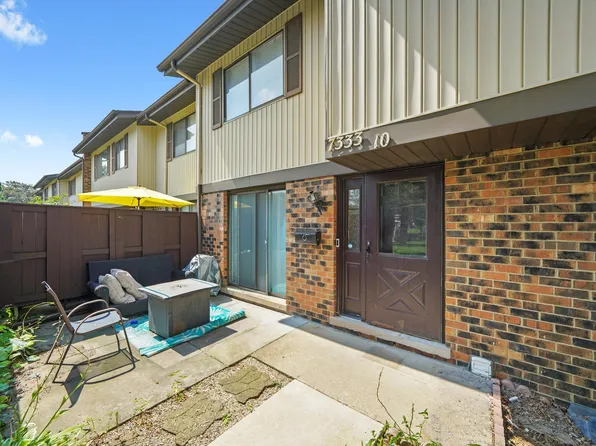 7333 Winthrop Way Unit 10, Downers Grove, IL 60516