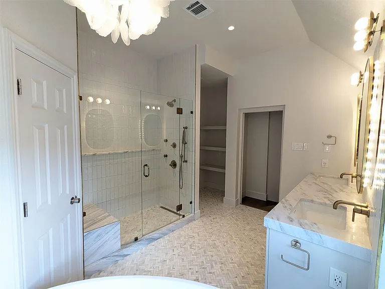 9257 Scenic Bluff Dr — Photo 23