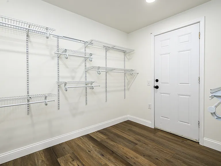 5750 Waterman Blvd — Photo 20