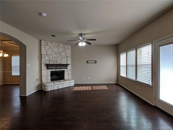 4th image of 2416 Jonathan Creek Dr