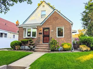 8515 Commonwealth Blvd, Bellerose, NY 11426