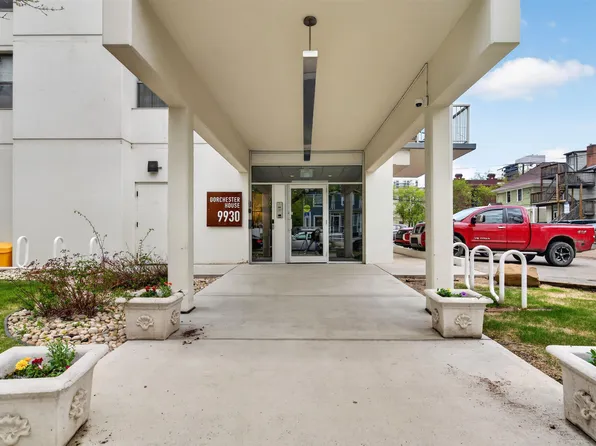 9930 113th St NW #1007, Edmonton, AB T5K 1N6