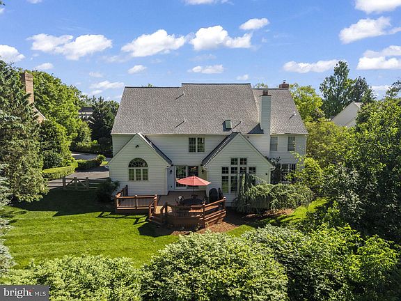 4th image of 309 Durham Dr