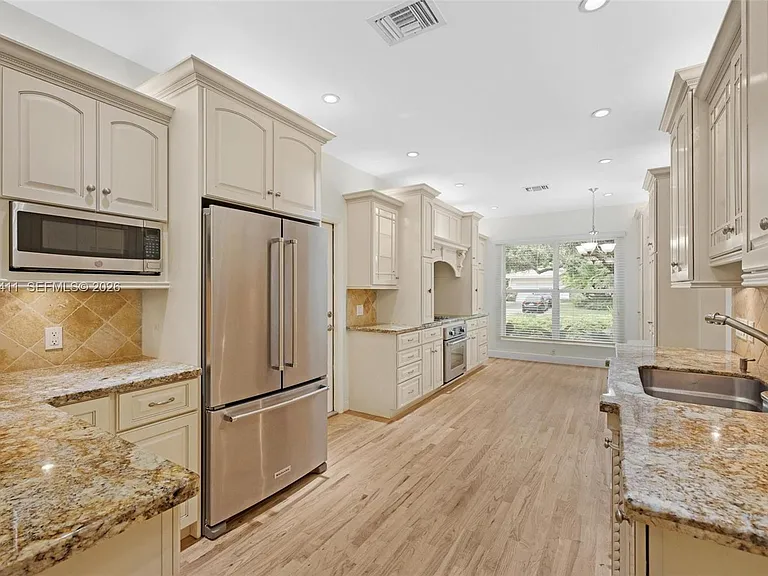1246 Algardi Ave — Photo 17