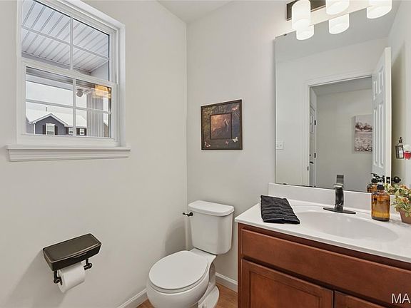 5th image of 401 Rolling Meadow Dr