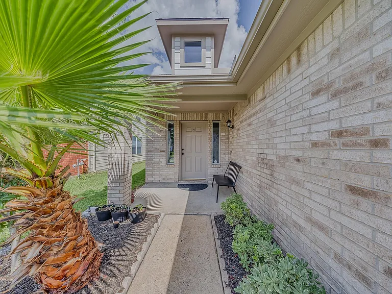 7243 River Pines Dr — Photo 1