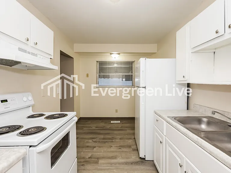 11715 Hamlet Rd — Photo 7