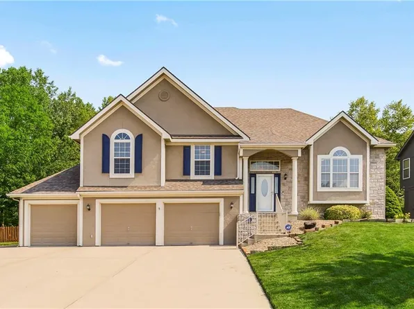 716 Rock Creek Dr, Lansing, KS 66043