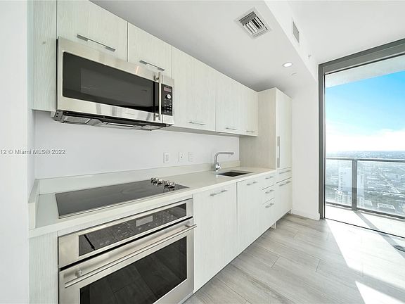 4th image of 55 SW 9th St APT 3708