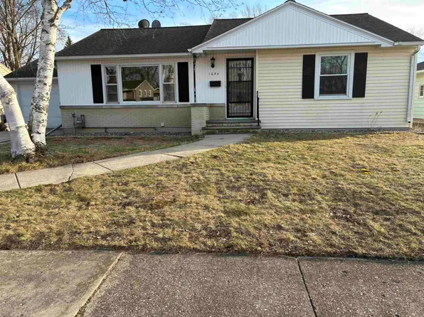 1646 Loretta Ln, Green Bay, WI 54302