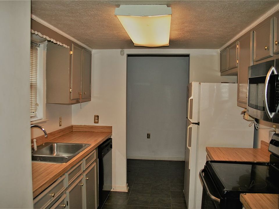 2nd image of 959 Glastonbury Cir