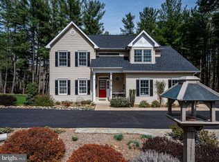 17590 Sweetwood Ct, Round Hill, VA 20141