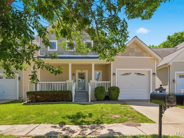 265 Montclair Tower Dr, Saint Charles, MO 63303