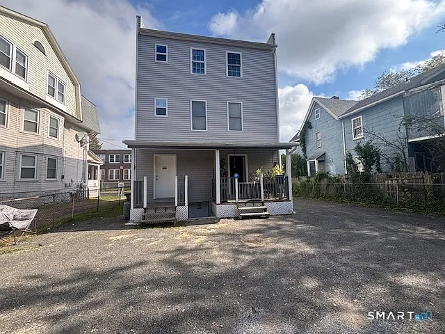 2 bed, 1.0 bath, 1000 sqft, $2,000 — Photo 2