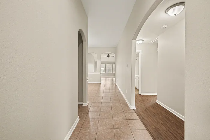 4 bed, 2.0 bath, 1931 sqft, $2,275 — Photo 4