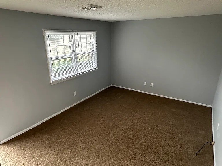 1711 Rose Hill Ct — Photo 3