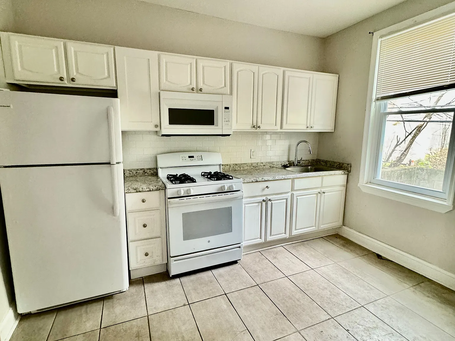 Spacious 3-Bedroom West Philly Home with Basement Storage — Photo 2
